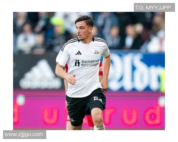 克里斯蒂安与罗森博格的精彩对决揭示足球战术与团队精神的较量 克里斯蒂安与罗森博格的精彩对决揭示足球战术与团队精神的较量