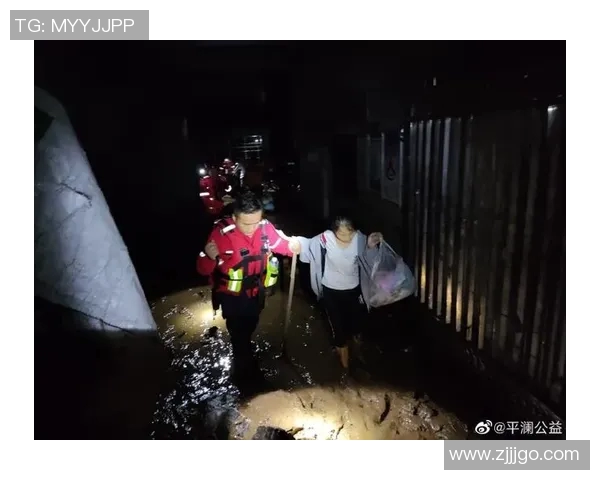 东方日报即时新闻:多地暴雨引发洪水灾害 交通瘫痪民众受困救援行动紧急展开 东方日报即时新闻:多地暴雨引发洪水灾害 交通瘫痪民众受困救援行动紧急展开